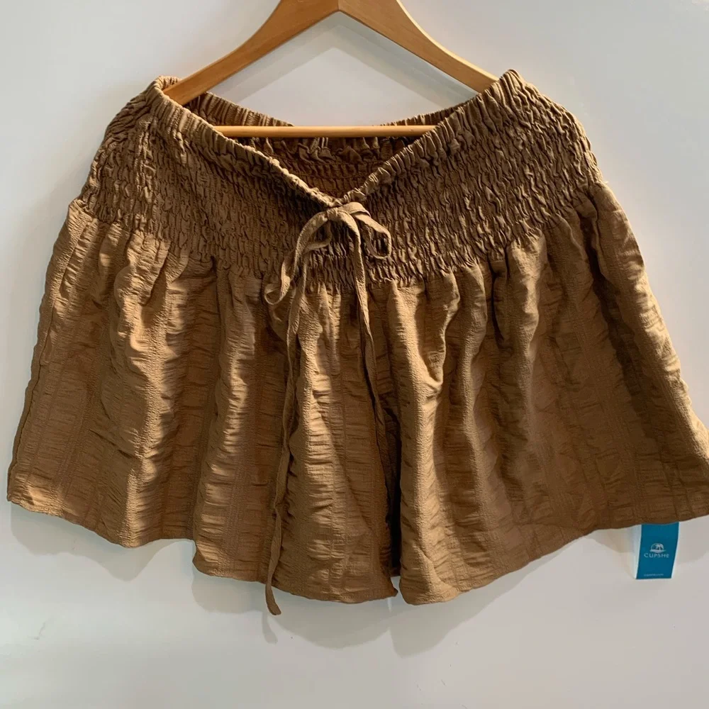 Cupshe size L Brown Smocked High-Waist Shorts NWT - Picture 2 of 6